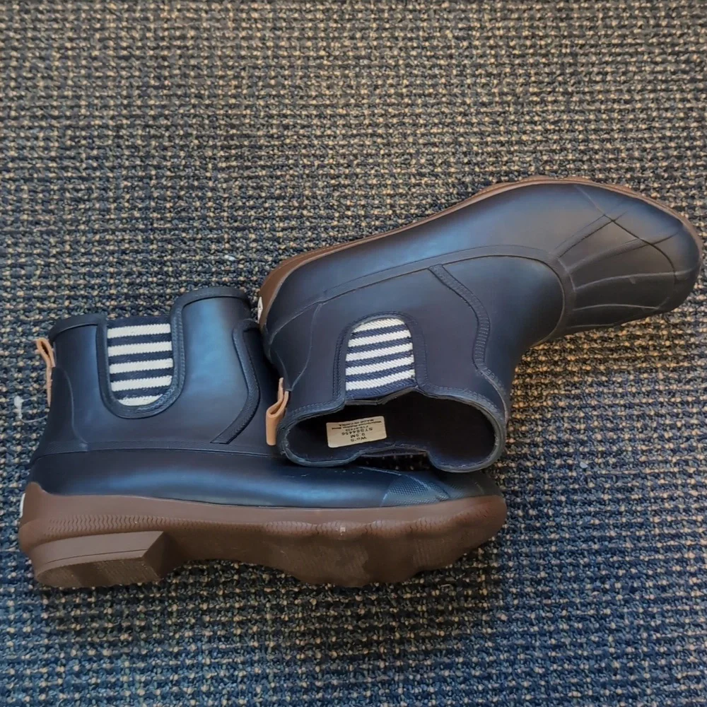 NWOT Sperry Navy Waterproof Ankle Boots
